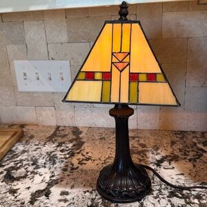 Beautiful Nantucket Stained Glass Lamp with Geometric Design in Great Condition.